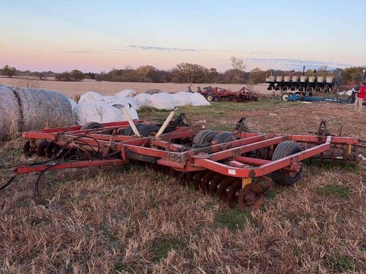 kewanee-21ft-disk,-tandem-axle-on-frame,-7-1/2''-spacing.-image-1