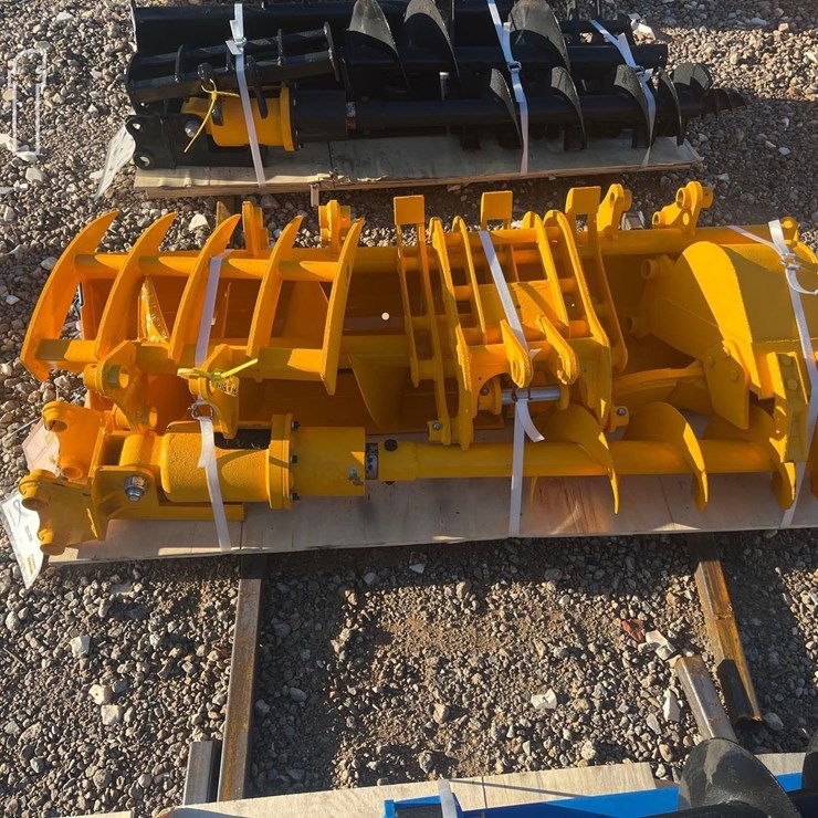 FUTURE MINI EXCAVATOR ATTACHMENT SET