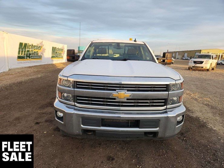 2015-chevrolet-silverado-2500hd-image-19