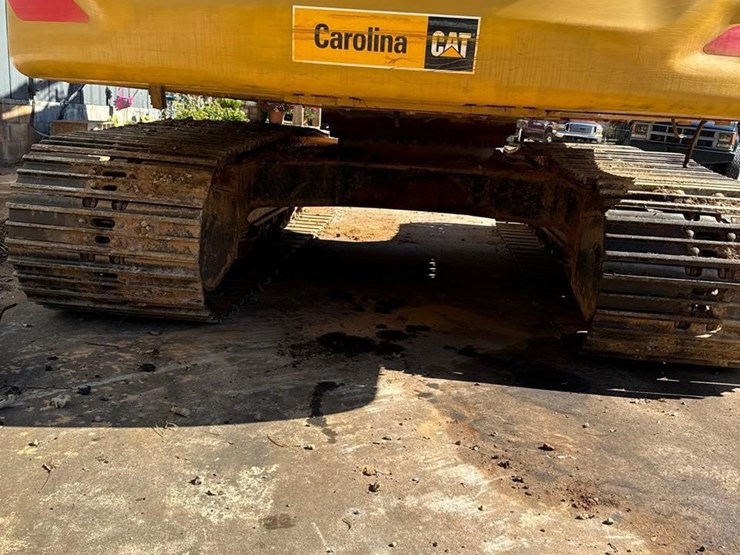 2022-caterpillar-320-image-4