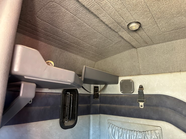 #33712-•-2011-mack-cxu-t/a-sleeper-truck-tractor-1m1aw09y5bm013138-image-80