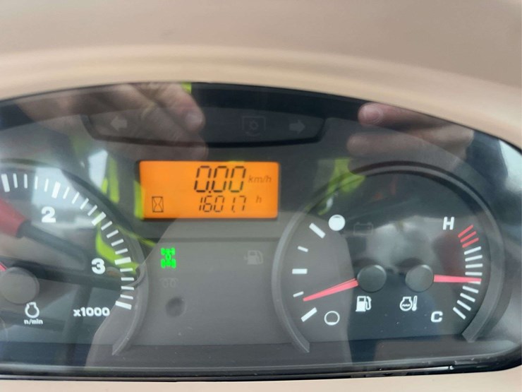 2010-kubota-m7040-image-26