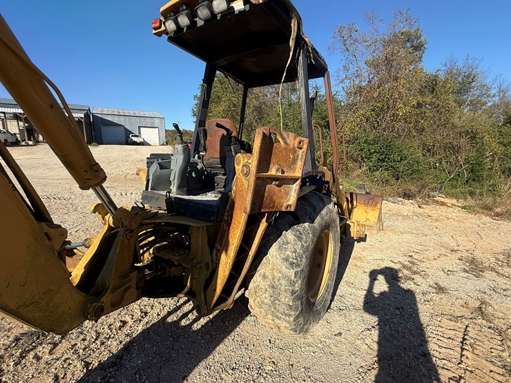 caterpillar-420d-image-3