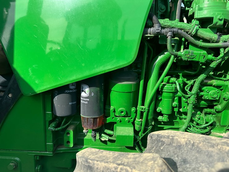 2013-john-deere-8285r-image-40