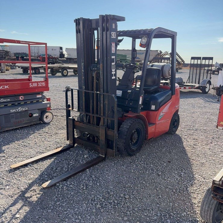 2016 Heli CPYD25TY5GLL 4600 Pound 3 Stage Industrial Forklift 1409.4 Hours, Runs and works great, LP, side shift