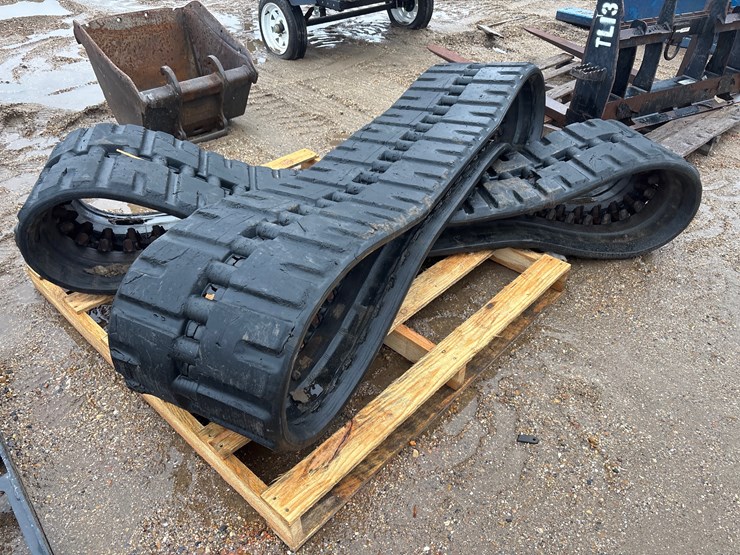 #30415-•-set-of-rubber-tracks-image-1