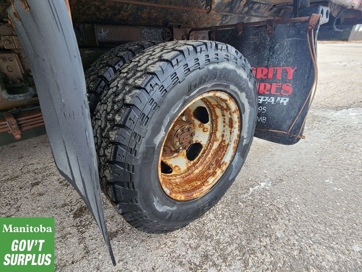 2013-chevrolet-silverado-3500hd-image-17