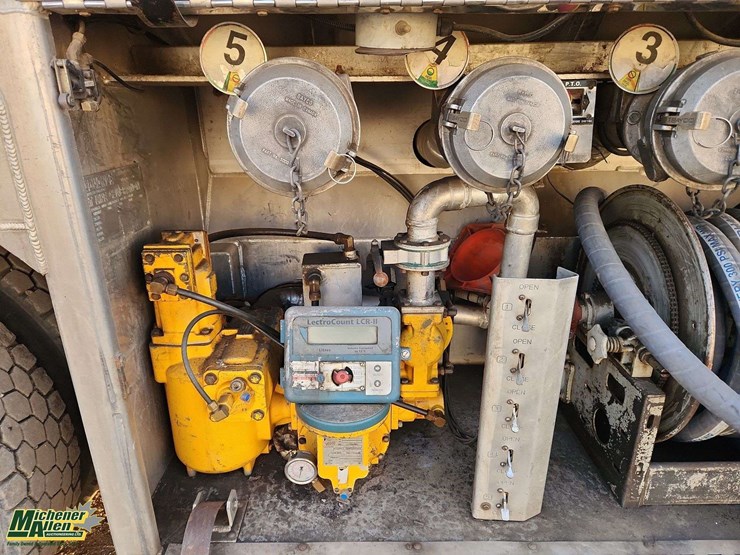 2002-sterling-lt9500-image-28