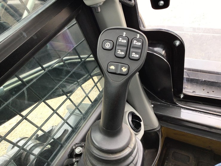 2023-new-holland-c337-image-15