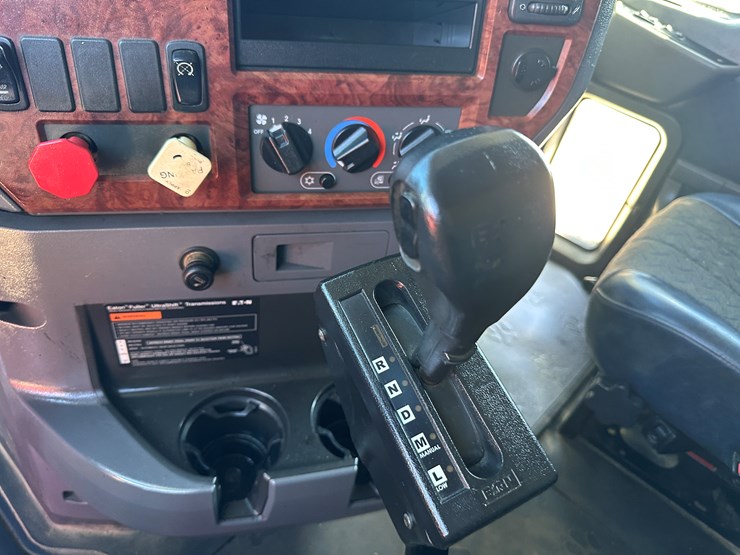 #33704-•-2011-mack-cxu-t/a-sleeper-truck-tractor-1m1aw09y8bm013165-image-66