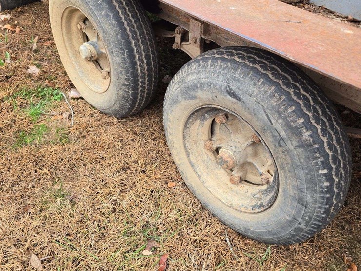 homemade-seed-tender-trailer,-holds-4-pro-boxes,-honda-engine,-with-hyd-control,-steel-auger,-dual-compartment,-on-tandem-axle-trailer,-no-title-image-11