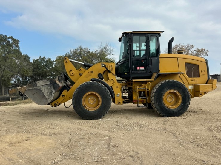 2015-caterpillar-930m-image-2