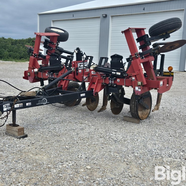 Unverferth 130 Zone-Builder No-Till Ripper