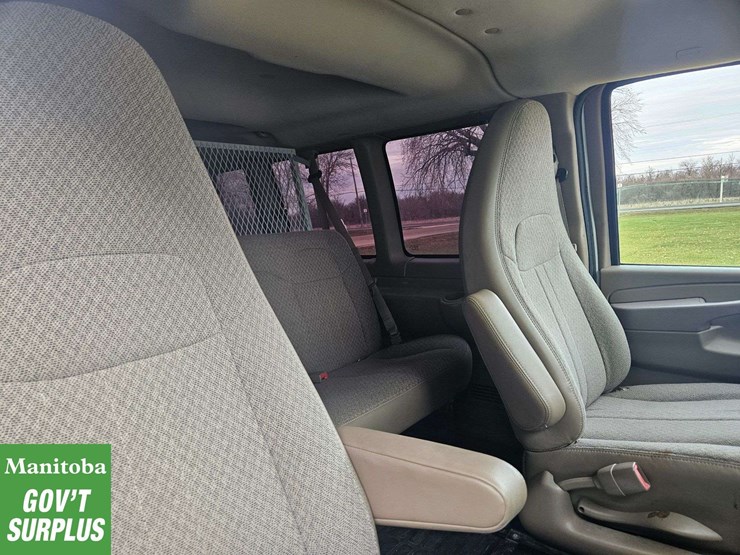 2011-chevrolet-express-1500-image-32