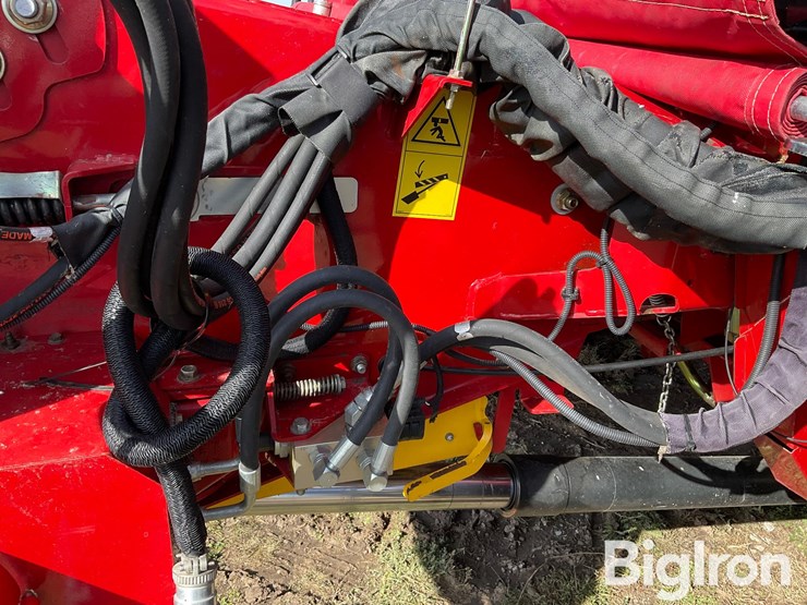 2014-case-ih-6140-image-10