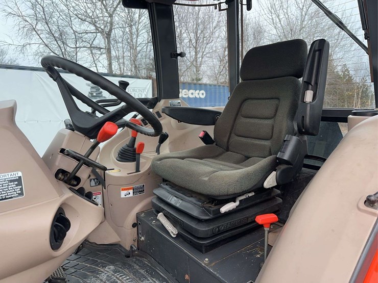 2010-kubota-m7040-image-22