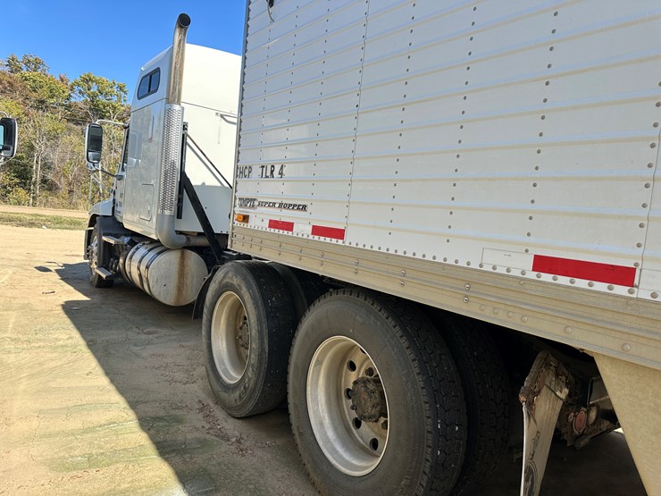 #33710-•-2011-mack-cxu-t/a-sleeper-truck-tractor-1m1aw09y3bm013638-image-4