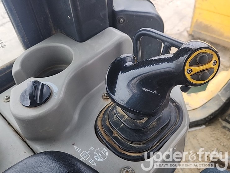 2017-komatsu-d61pxi-24-image-25