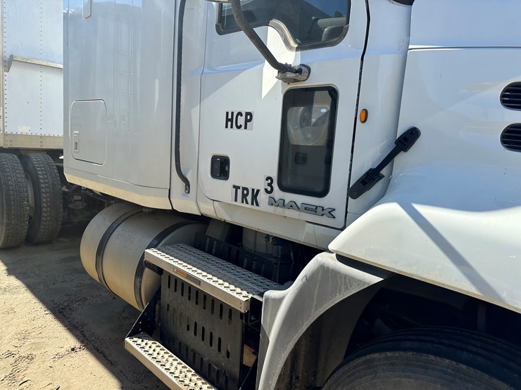 #33712-•-2011-mack-cxu-t/a-sleeper-truck-tractor-1m1aw09y5bm013138-image-42