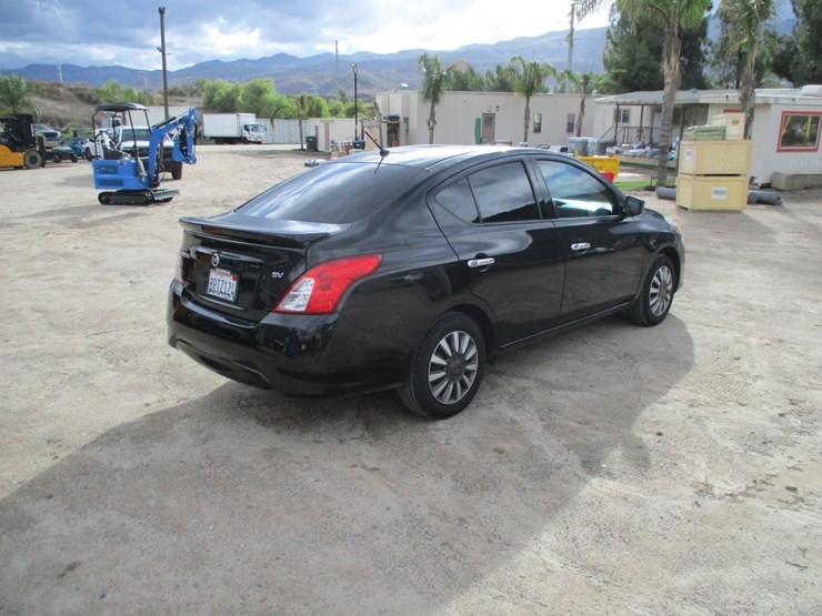 2019-nissan-versa-sv-sedan,-image-3