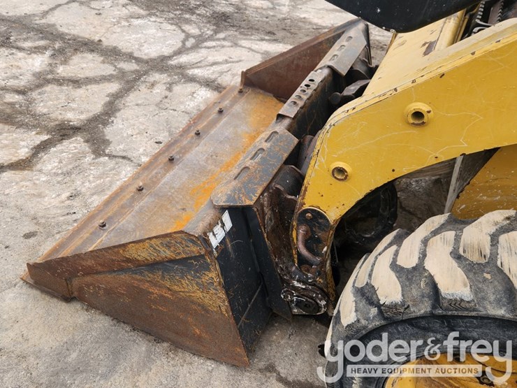 caterpillar-226b-image-14