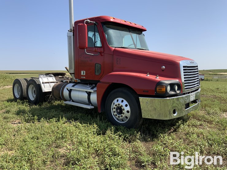 2007-freightliner-cst120-century-class-s/t-t/a-day-cab-truck-tractor-image-3