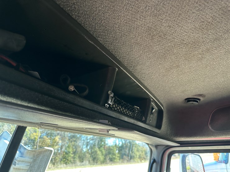 #33704-•-2011-mack-cxu-t/a-sleeper-truck-tractor-1m1aw09y8bm013165-image-69