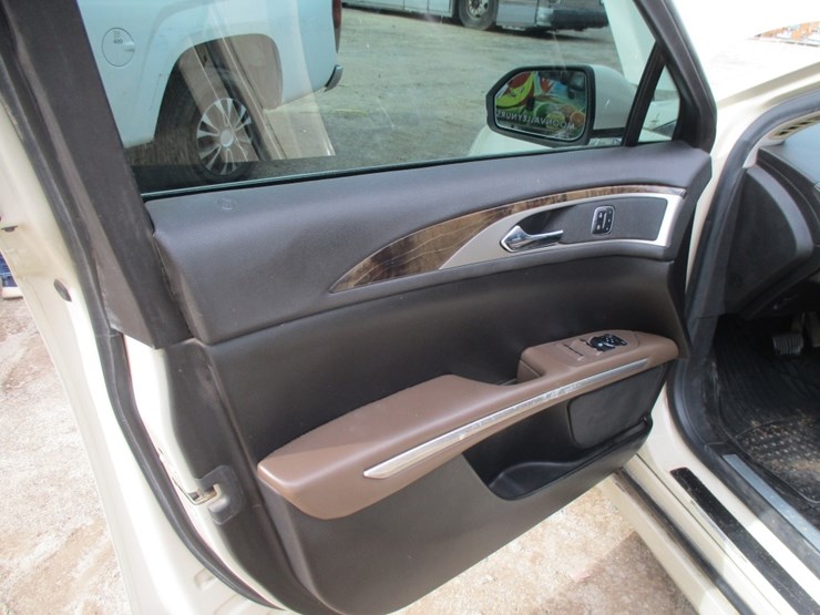 2014-lincoln-mkz-sedan,-image-14