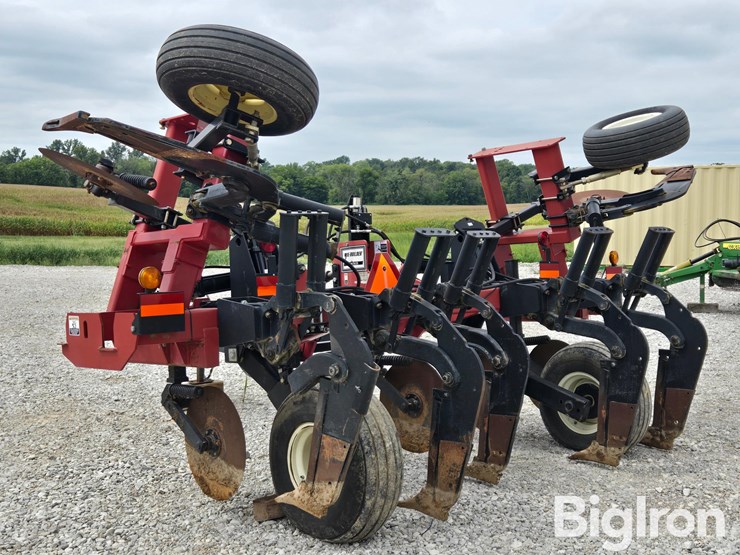 unverferth-130-zone-builder-no-till-ripper-image-7