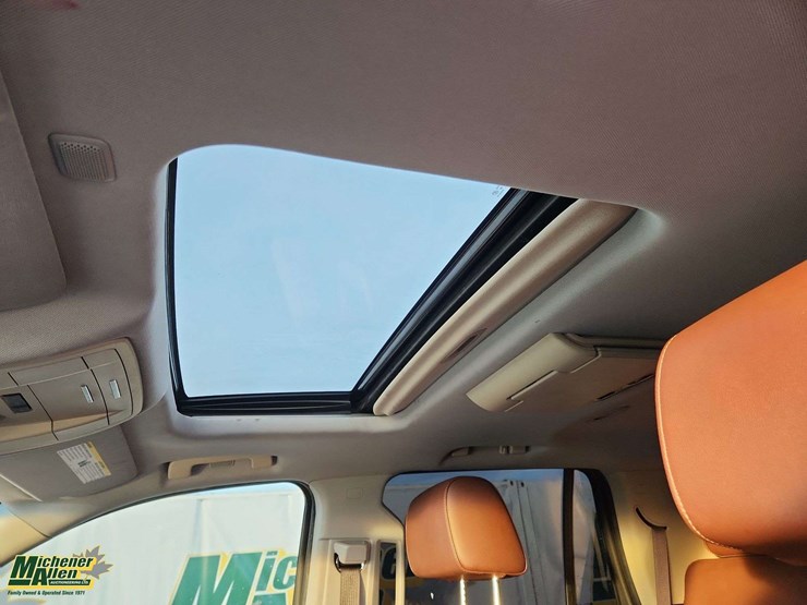 2018-chevrolet-tahoe-ltz-image-15