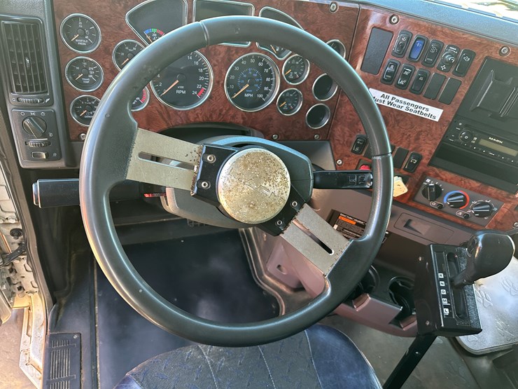 #33704-•-2011-mack-cxu-t/a-sleeper-truck-tractor-1m1aw09y8bm013165-image-64