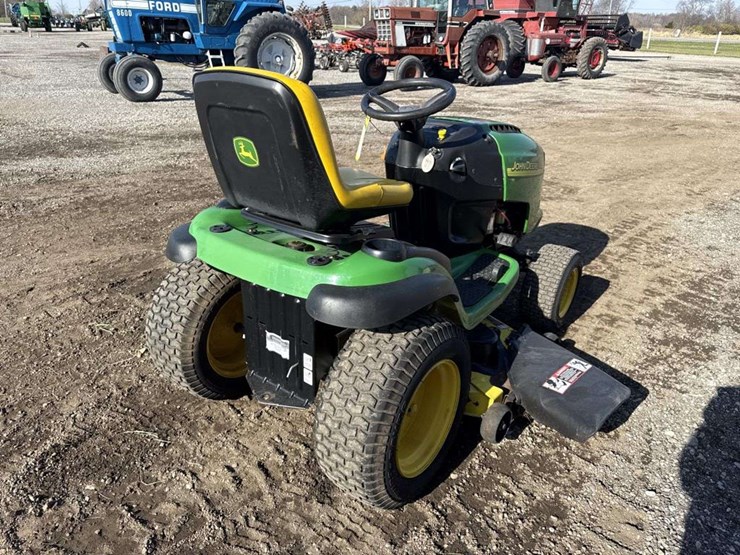 john-deere-l130-lawn-tractor-image-3