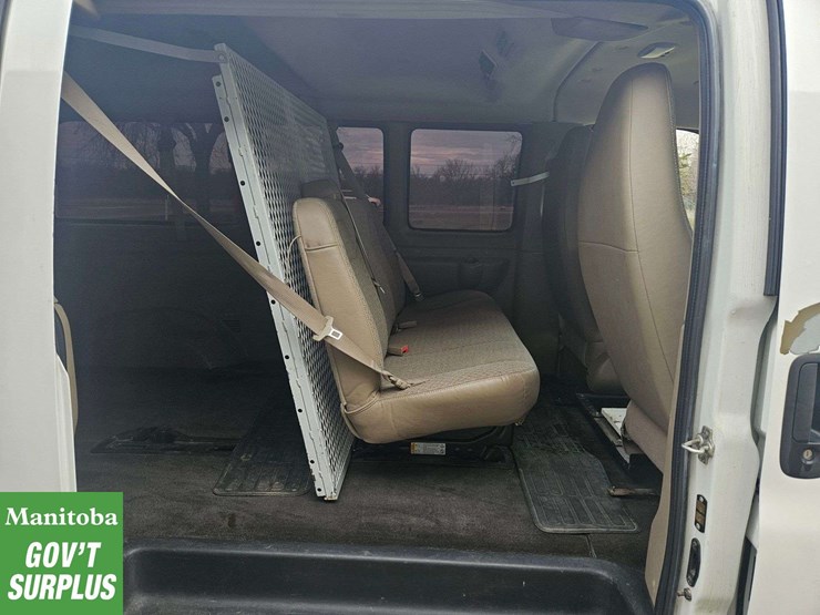 2011-chevrolet-express-1500-image-34