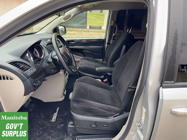 2012-dodge-grand-caravan-sxt-image-17