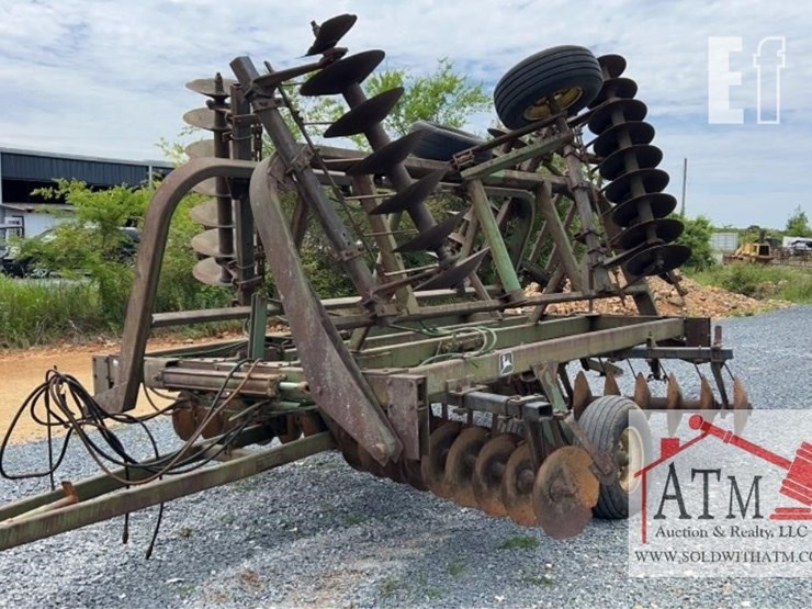 john-deere-230-image-1