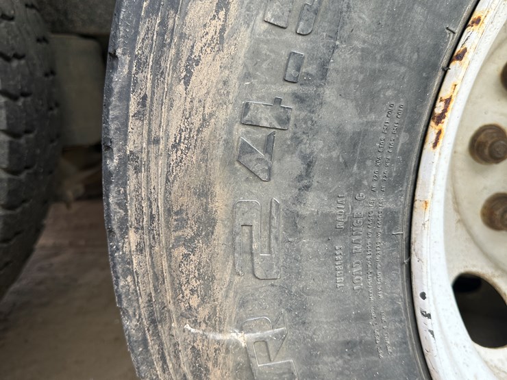 #33704-•-2011-mack-cxu-t/a-sleeper-truck-tractor-1m1aw09y8bm013165-image-5