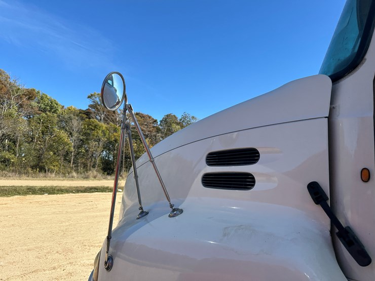 #33704-•-2011-mack-cxu-t/a-sleeper-truck-tractor-1m1aw09y8bm013165-image-34