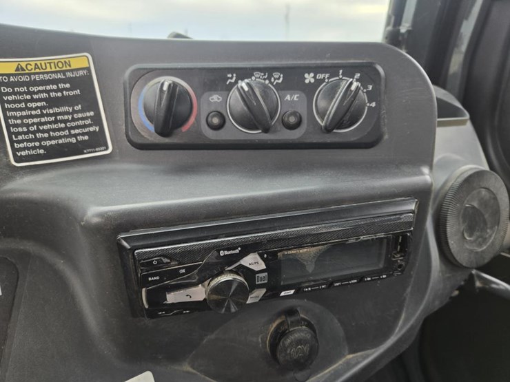 2012-kubota-rtv1100-image-16