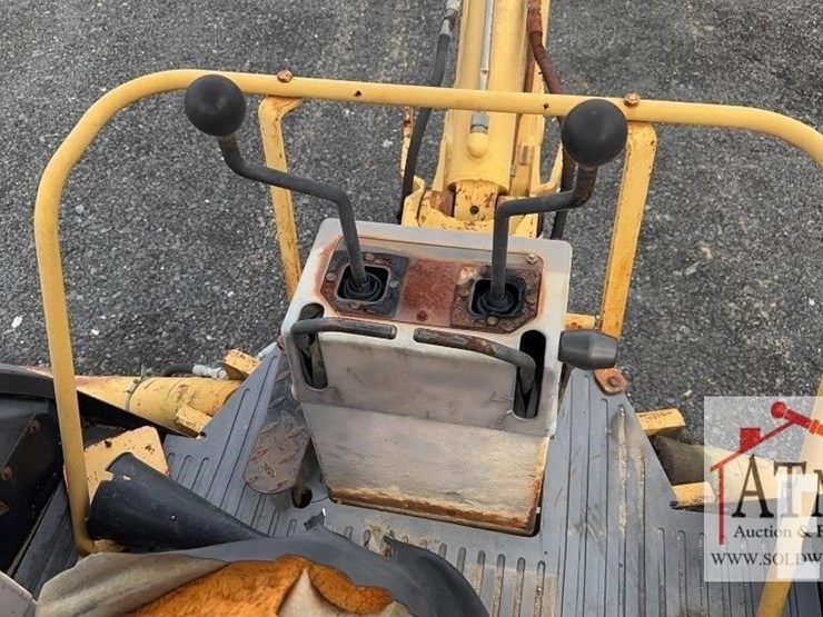 1996-ford-555d-image-21