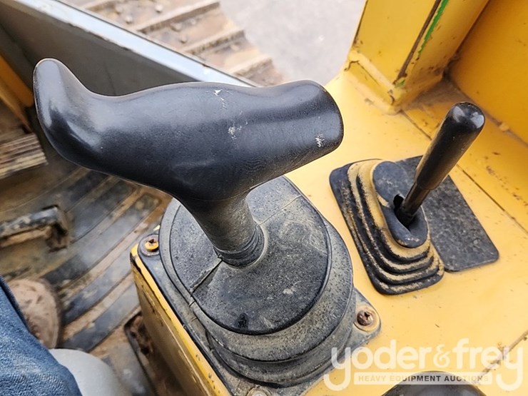 2004-deere-700h-image-29