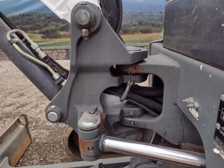 bobcat-e32-image-24