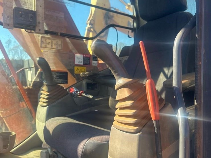 2012-hitachi-zx225us-lc-3-image-17