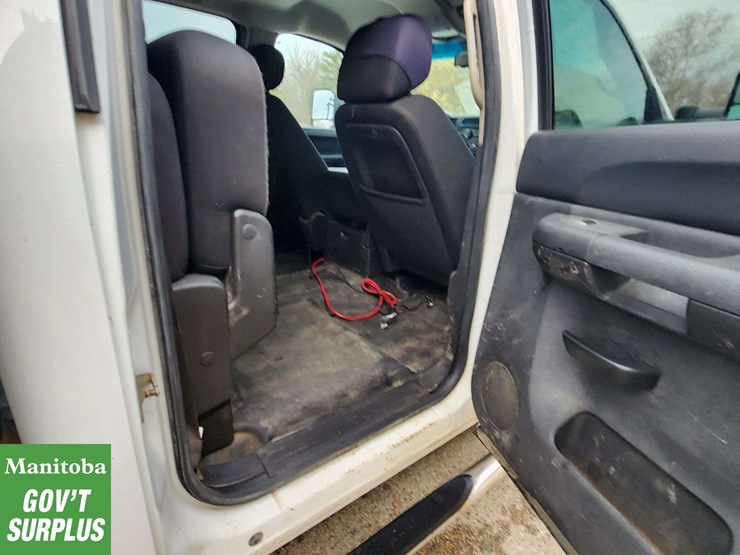 2013-chevrolet-silverado-3500hd-image-35