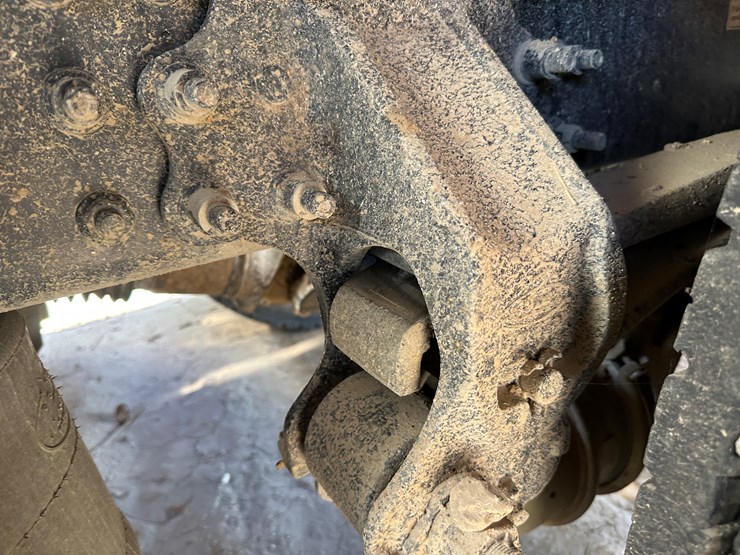 #33712-•-2011-mack-cxu-t/a-sleeper-truck-tractor-1m1aw09y5bm013138-image-22