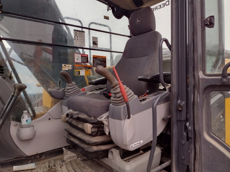 deere-200-lc-image-12