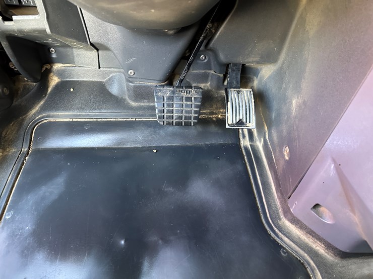 #33704-•-2011-mack-cxu-t/a-sleeper-truck-tractor-1m1aw09y8bm013165-image-65