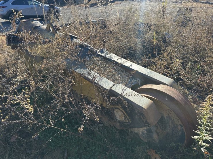 #2200-•-caterpillar-d8-undercarriage-image-4