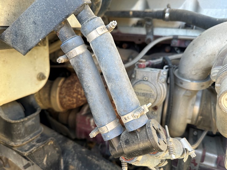 #33704-•-2011-mack-cxu-t/a-sleeper-truck-tractor-1m1aw09y8bm013165-image-60