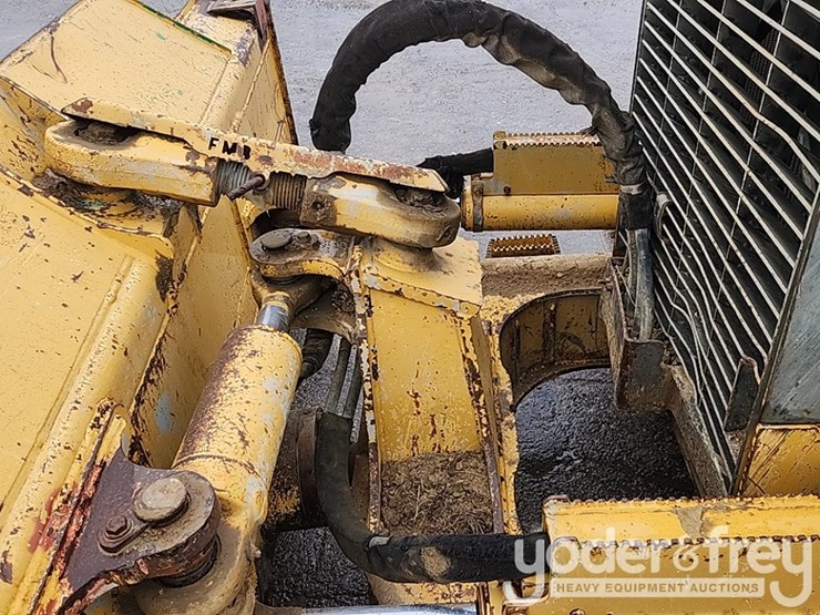 2004-deere-700h-image-20