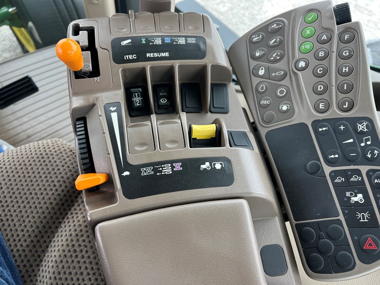 john-deere-8285r-image-13